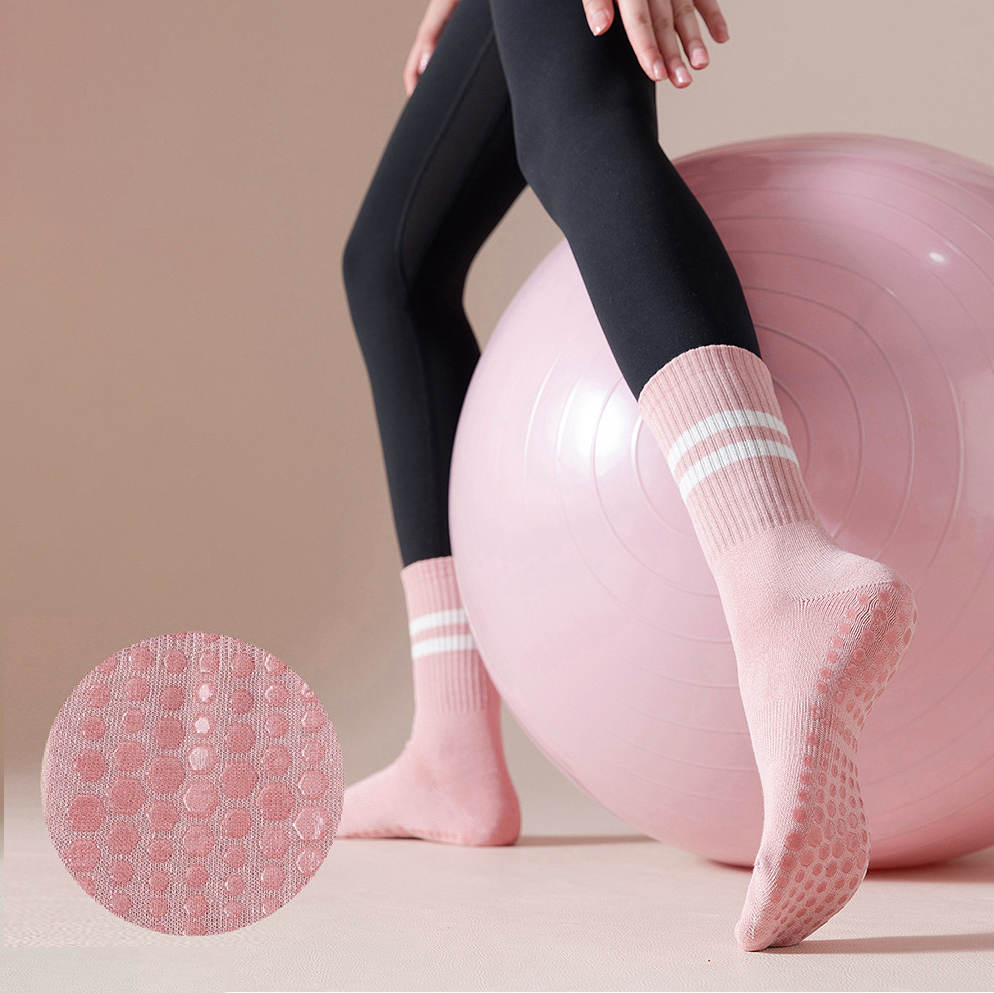 Tất nữ tập Yoga Gym Pilates chống trơn trượt, vớ chân nữ cổ lửng chất liệu cotton thoáng khí có gắn silicon ở bàn chân