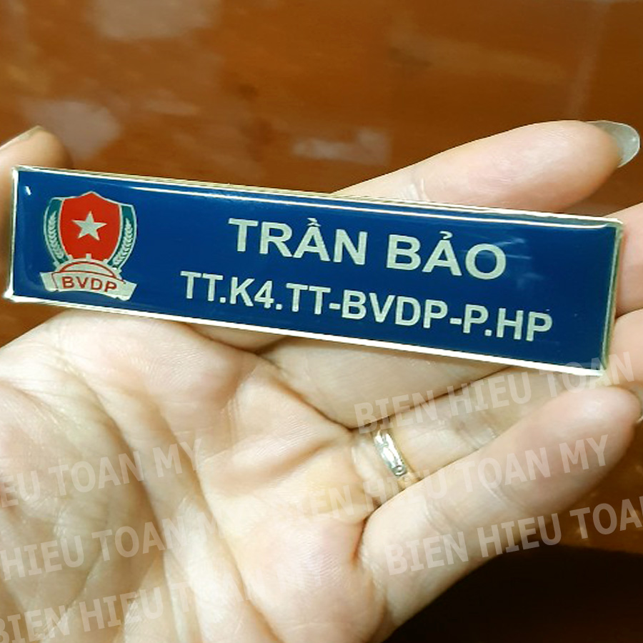 Bảng tên nhân viên bằng đồng theo yêu cầu