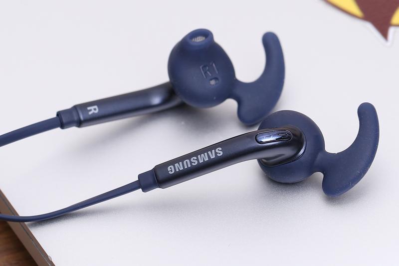 Tai nghe nhét trong Samsung EG920B