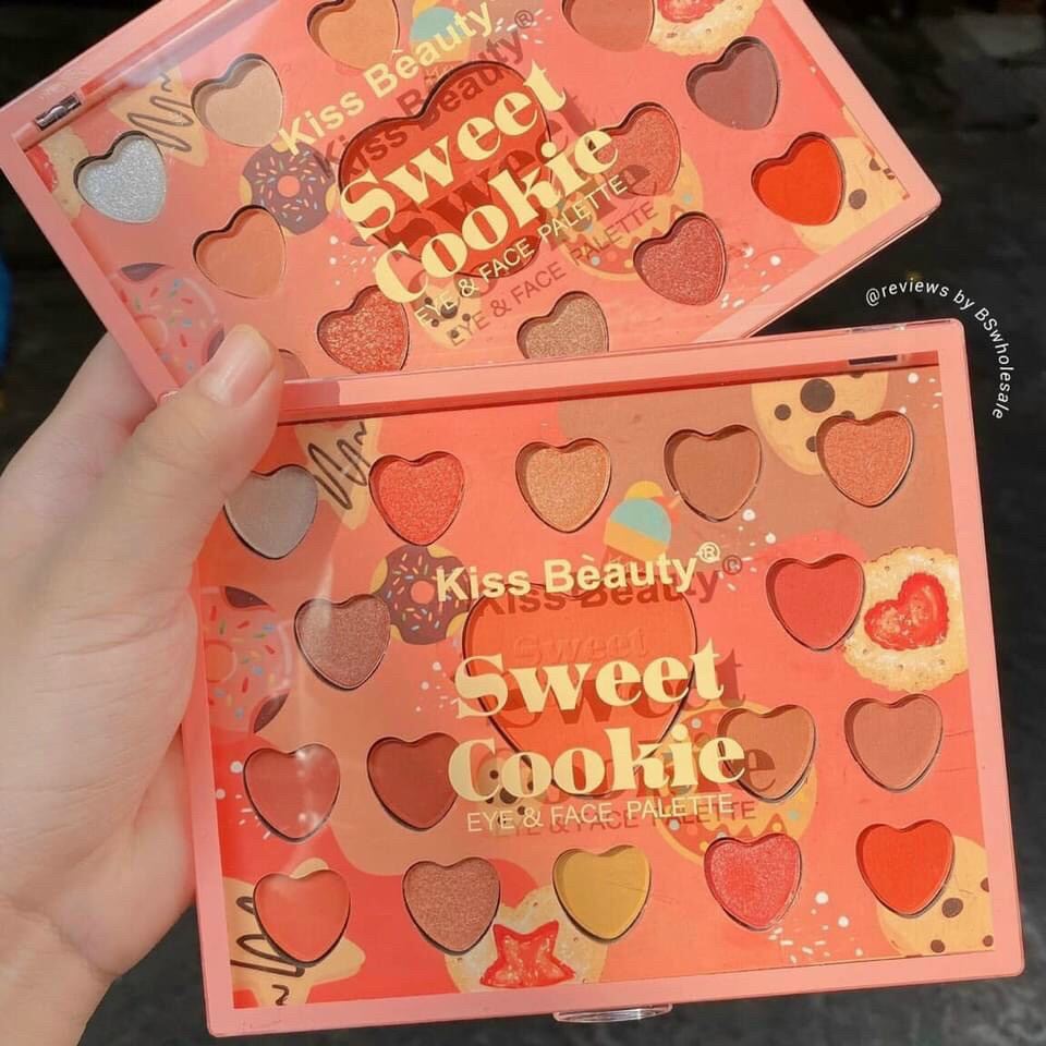 Phấn mắt 17 ô hình trái tim của kiss beauty