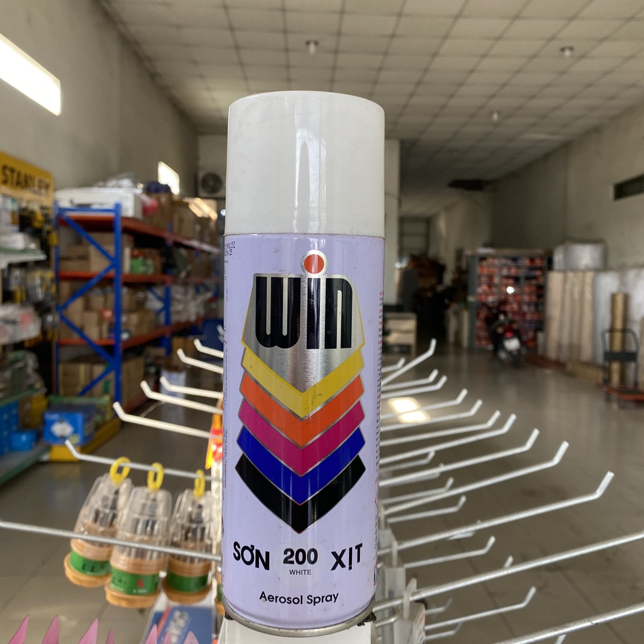Sơn xịt màu trắng a200 win