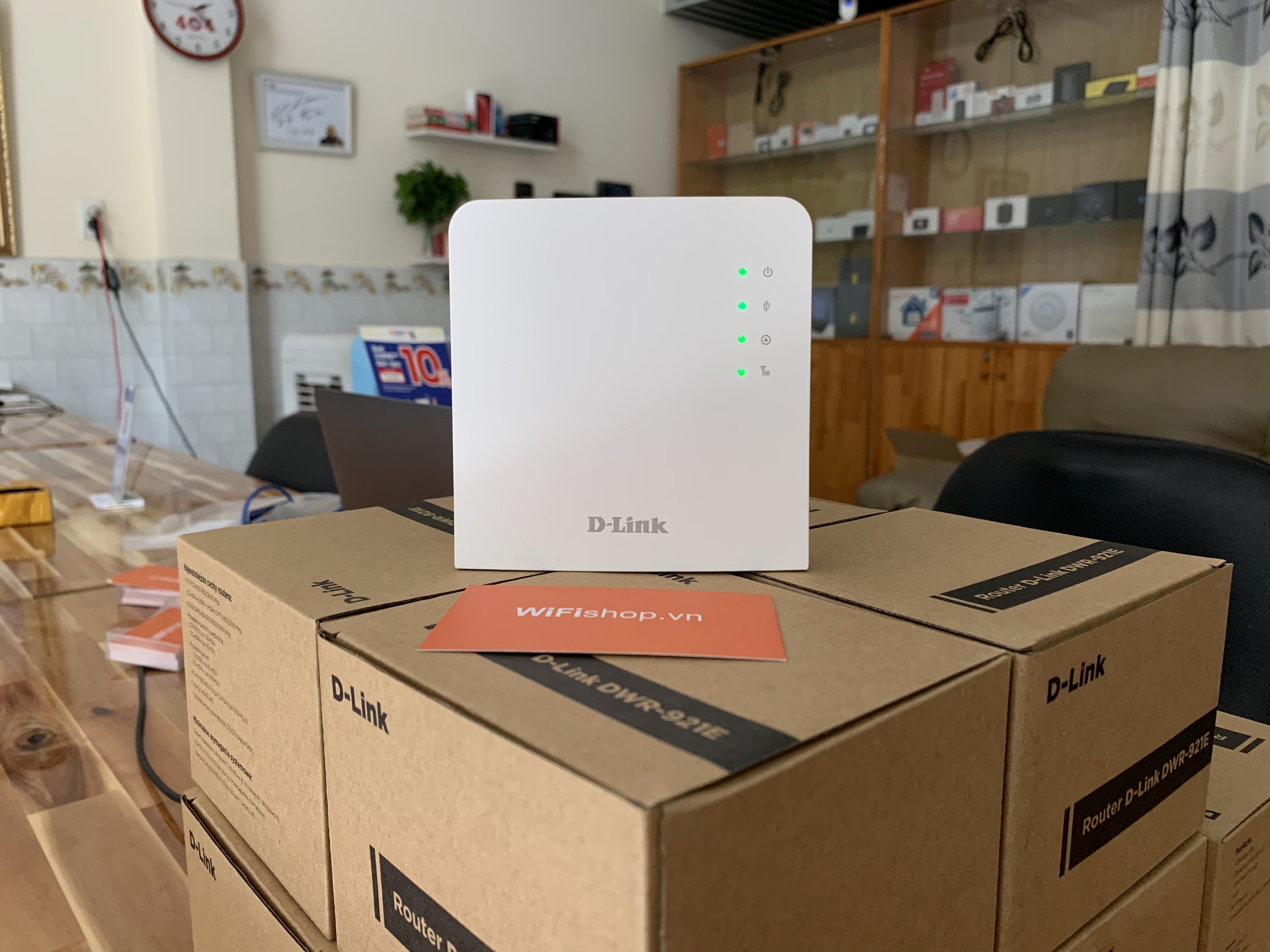 [HCM]Bộ phát Wifi 4G Dlink DWR-921E Có Cổng LAN Tốc Độ Wifi 300Mb - Hàng Nhập Khẩu - Tặng kèm anten