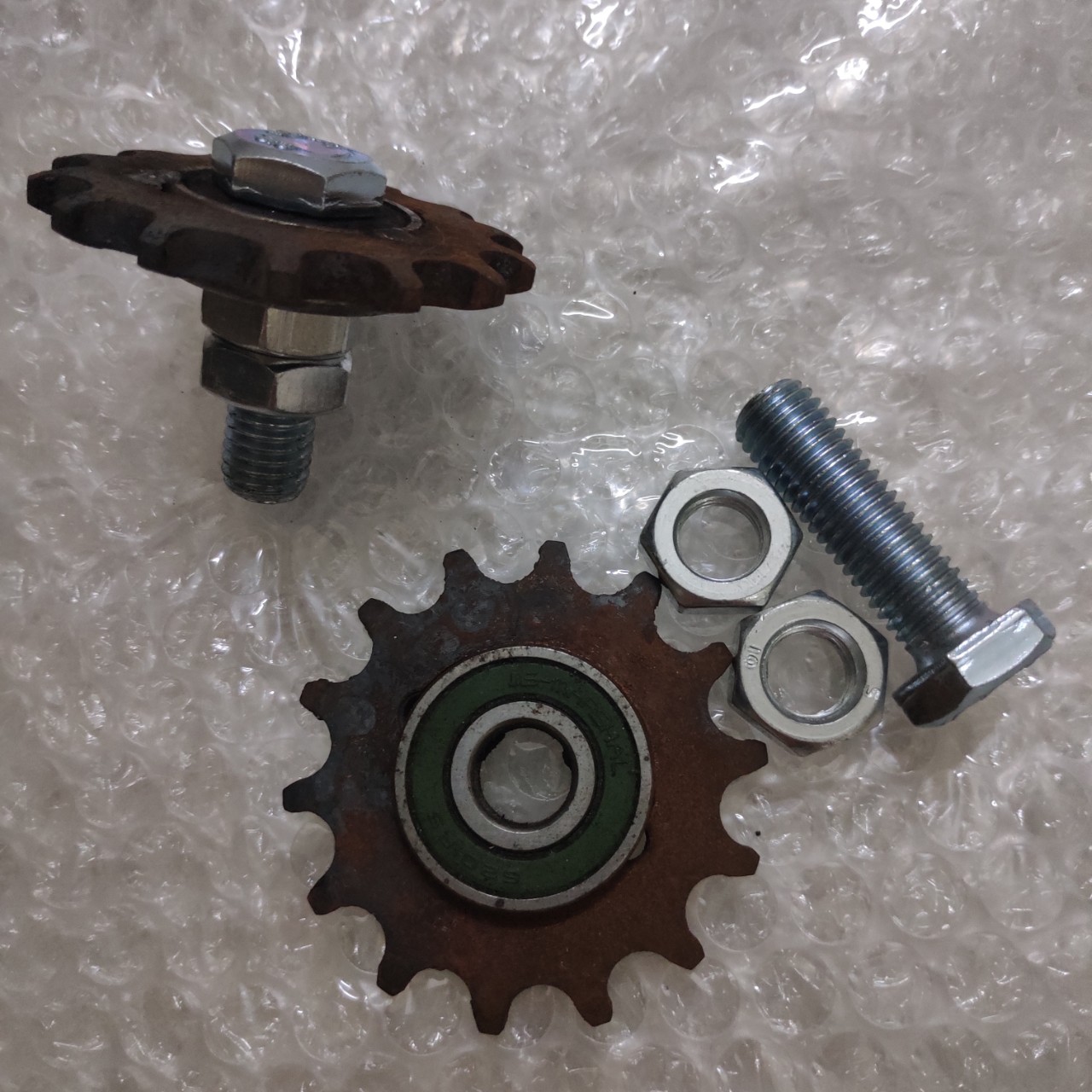 FREESHIP MAX-CAM KẾT GIÁ TỐT-Nhông dẫn hướng có vòng bi / bạc đạn dẫn hướng / nhông kèm vòng bi chế máy quay gà vịt ( chạy xích to xe máy)