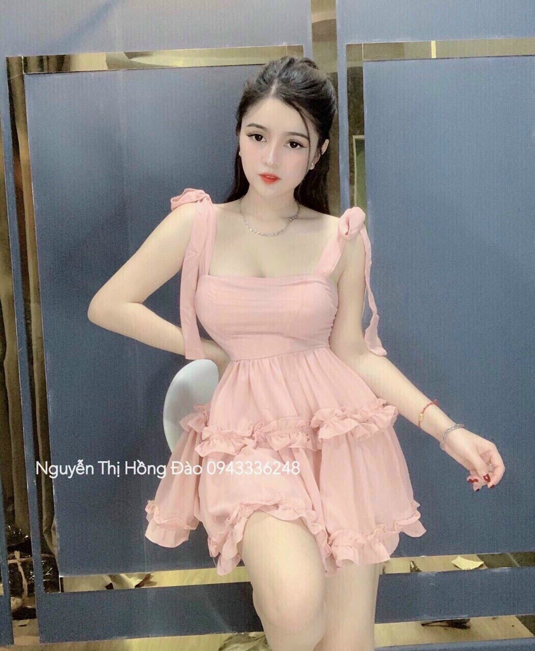 Đầm hai dây màu hồng viền bèo xòe tầng bo eo dễ thương