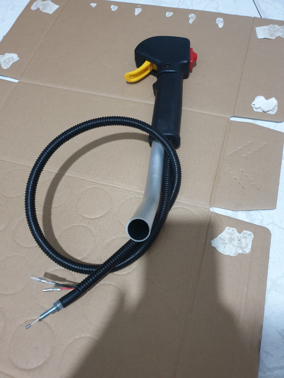 Tay lái mỏ vịt dùng cho máy cắt cỏ bxd 260/330/430/520/gx25/gx35. bình xăng duoi