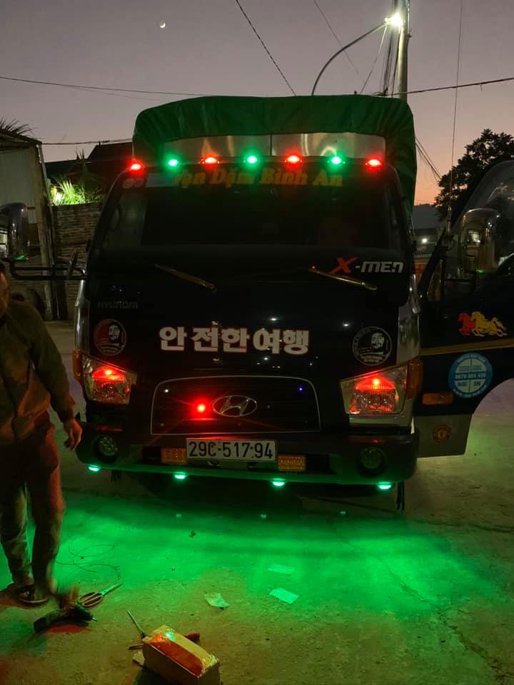 ĐÈN CHỚP NÓC  4045