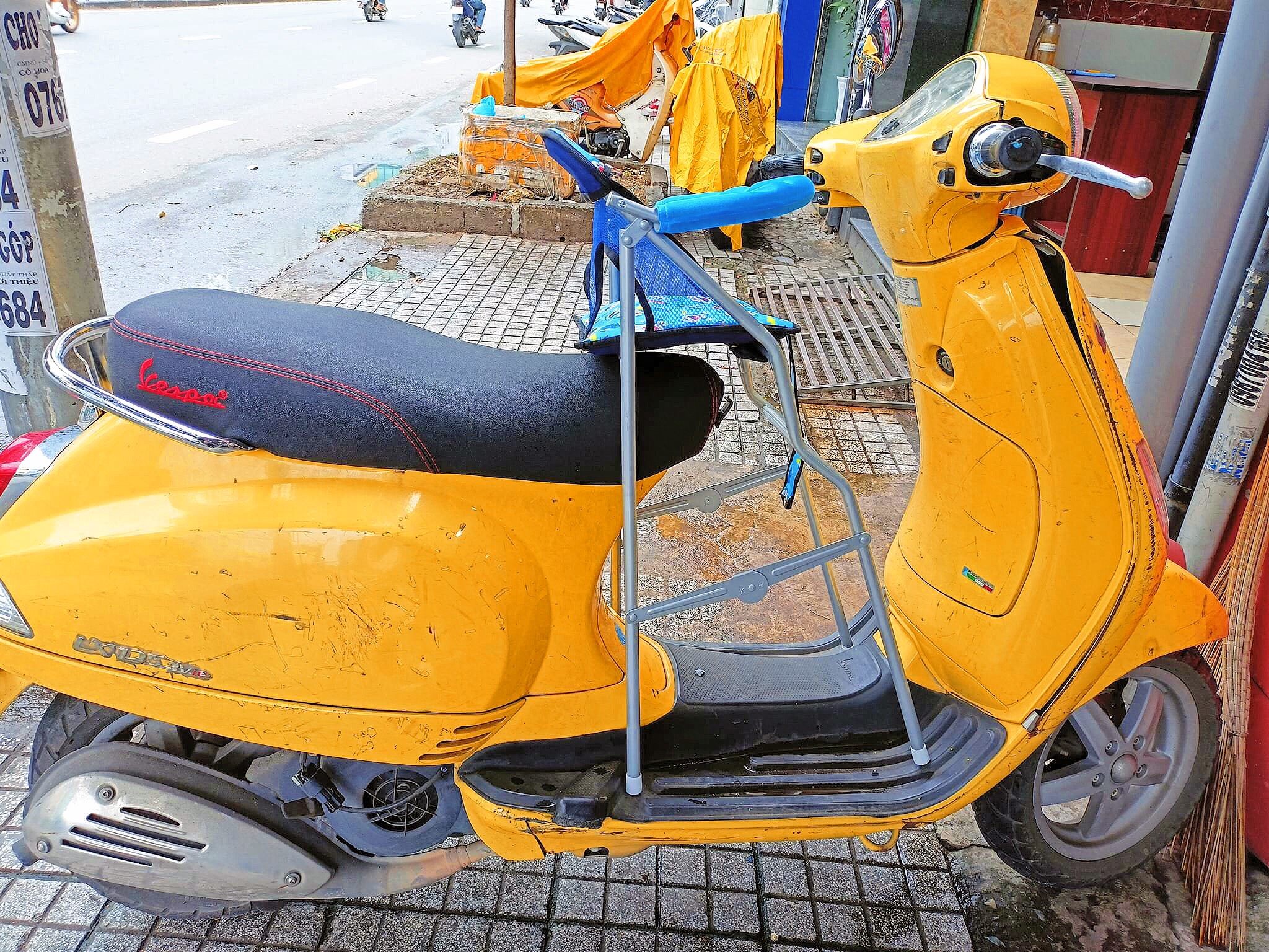 Ghế ngồi xe máy vespa cho bé , ghế ga xếp sắt sơn tĩnh điện gấp gọn được