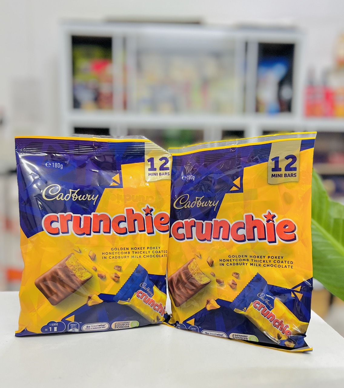 Kẹo socola nhân bơ tổ ong Cadbury Crunchie chocolate Mini 180gr/ 12 Bars