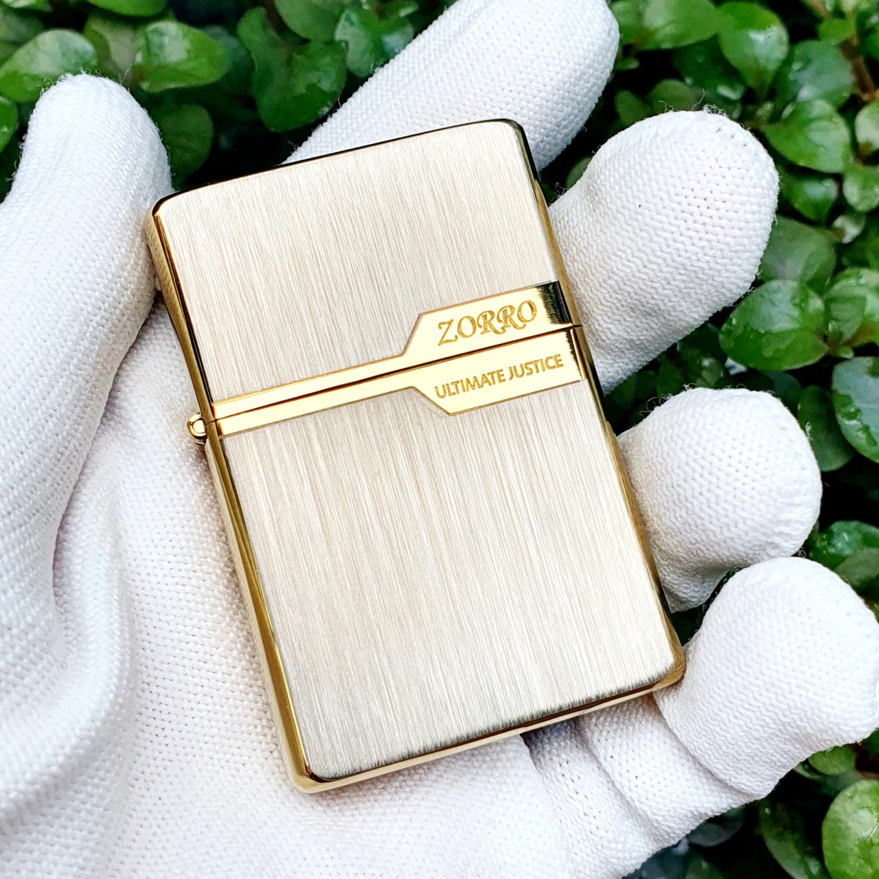 Bật Lửa ͏Xăng Đá Zorro 2 Mộc Đáy Bạc Xước Viền Mạ Vàng ( Tặng Đá Bấc - Có Hộp )  (KHÔNG XĂNG)