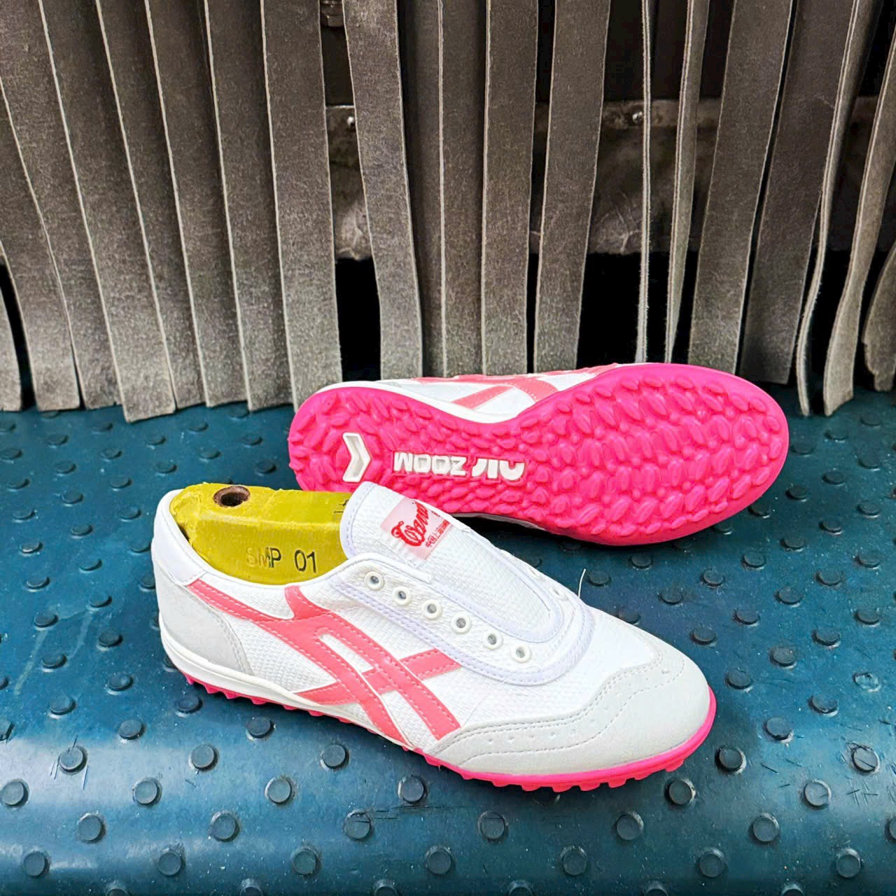 [ SALE ] Giày Đá Bóng BATA Vải Warrior Màu Hồng Đế Cao Su TF N i k e Air zoom Xuất Xịn, Khâu Full Đế
