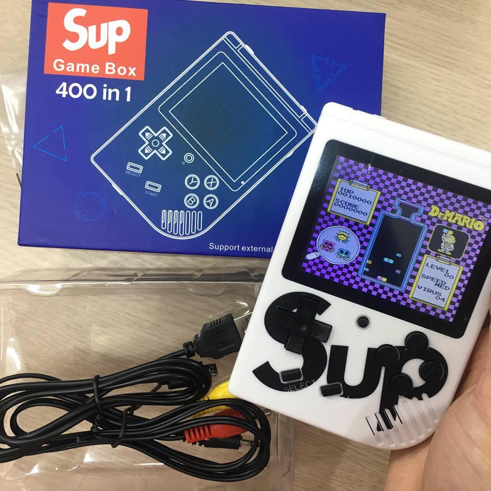 Máy chơi game 400 in 1 SUP tích hợp 400 game , pin lithium chơi được 6 tiếng sau mỗi lần sạc có cổng AV kết nối lên TVmàn LCD 3 incnh HD sắc nét