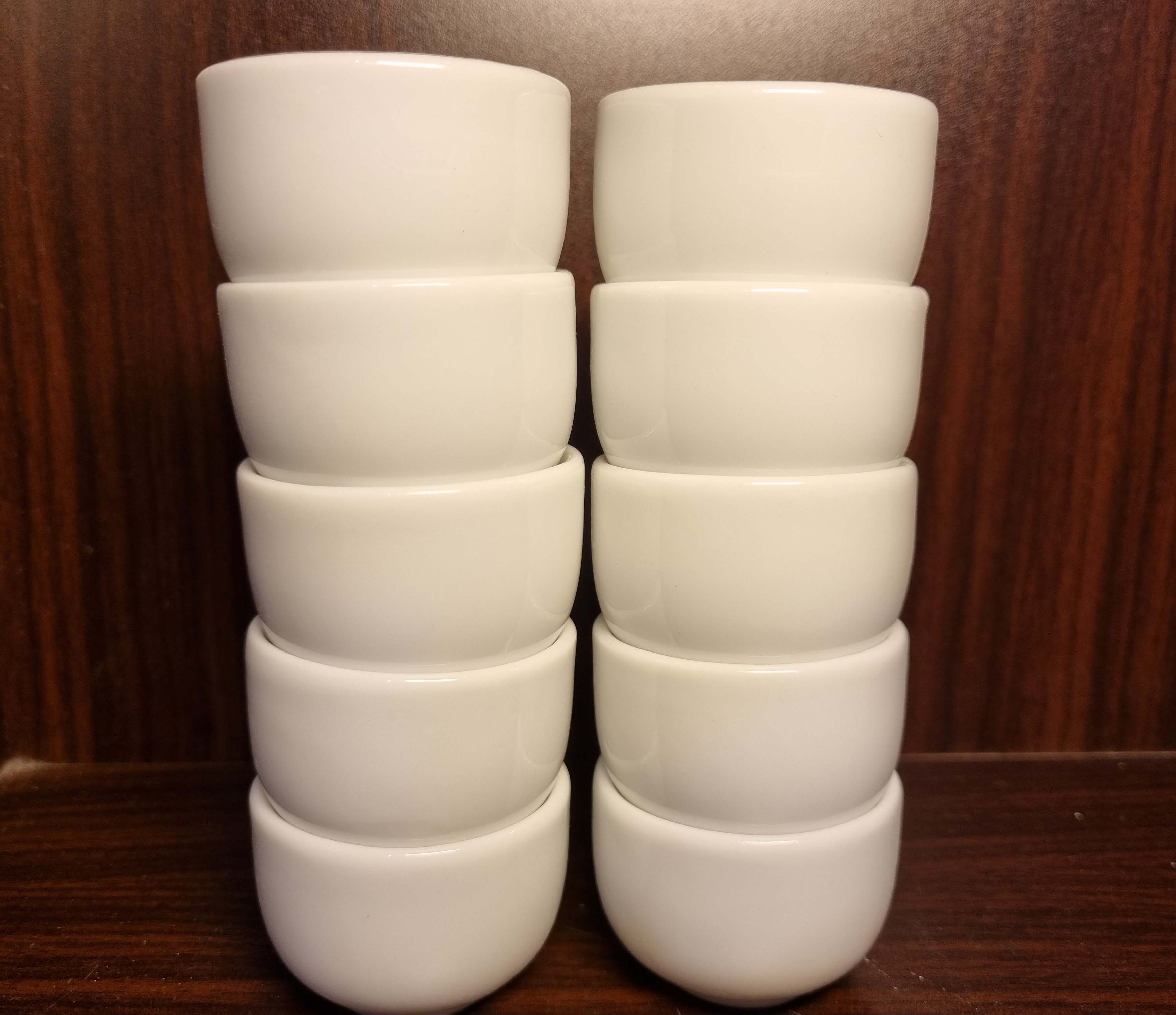 12 chén tửu (ly, tách) nhỏ, (chén/ly mít, mắt trâu), dùng để uống tửu