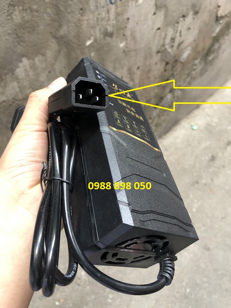 Sạc 48v 20ah cho xe điện honda chân chụp 3 chấu hàng tốt