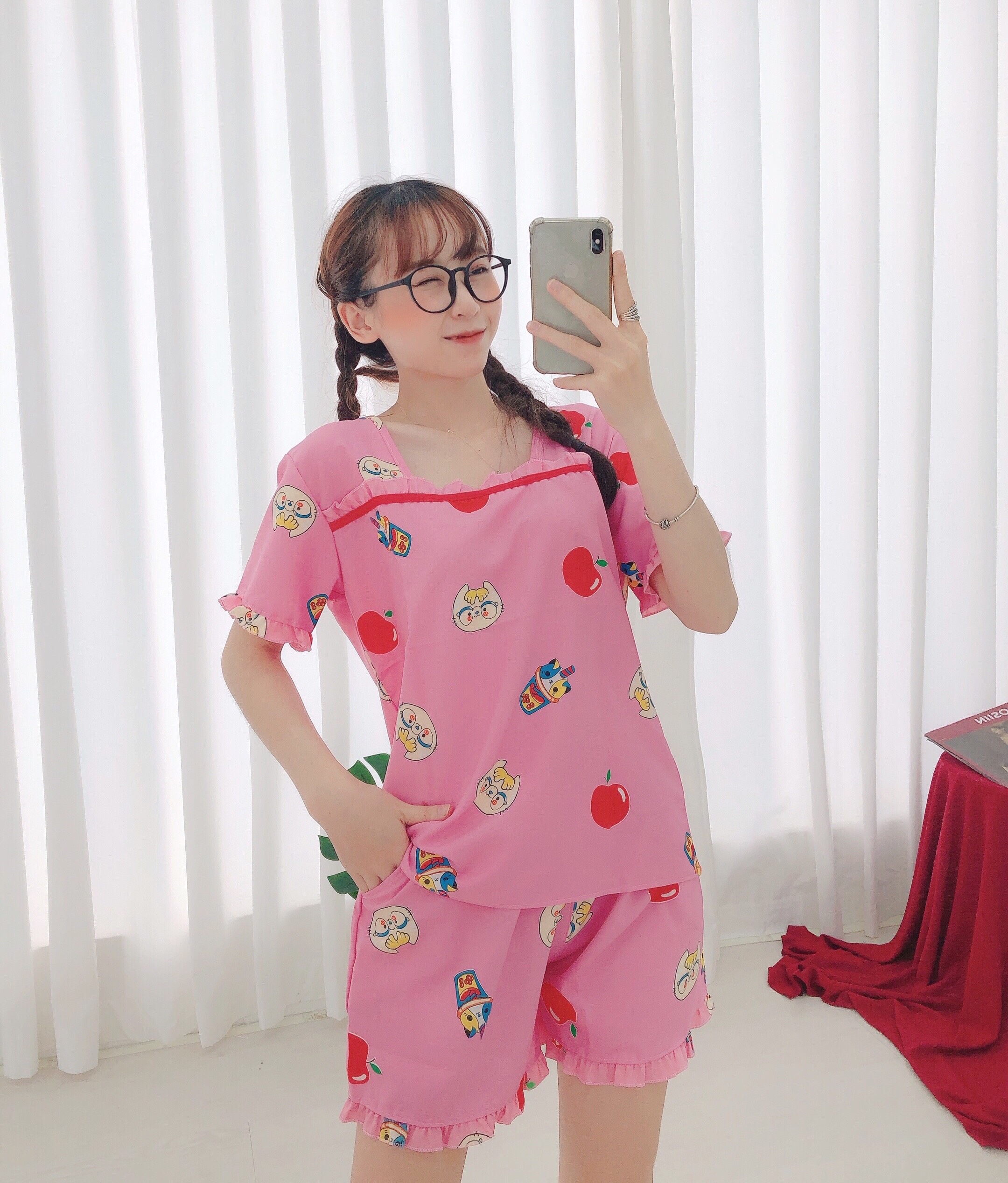 Đồ bộ lụa đùi cổ vuông phối kẻ mềm mát dễ thương thời trang