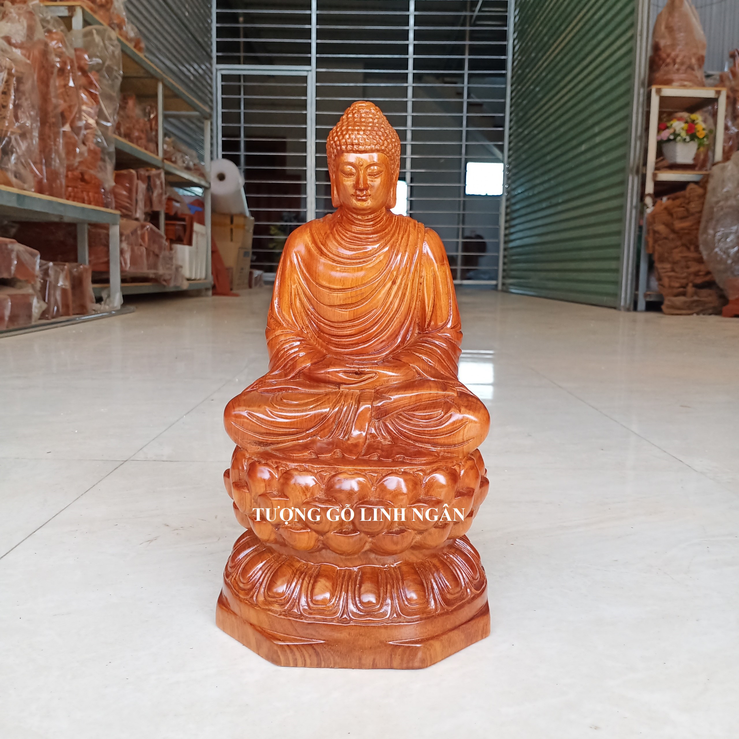 Tượng Phật thích ca gỗ hương