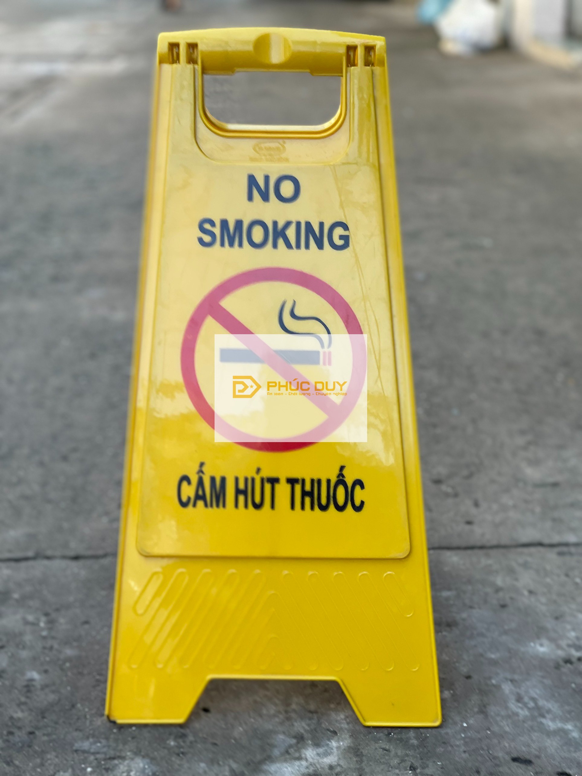 Bảng cảnh báo cấm hút thuôc lá chữ a