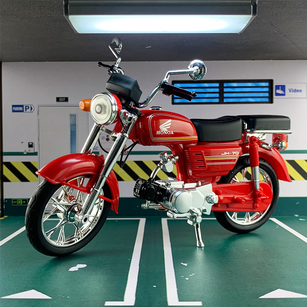 Mô hình xe máy honda cd50 tỉ lệ 1:10 có đèn và âm thanh