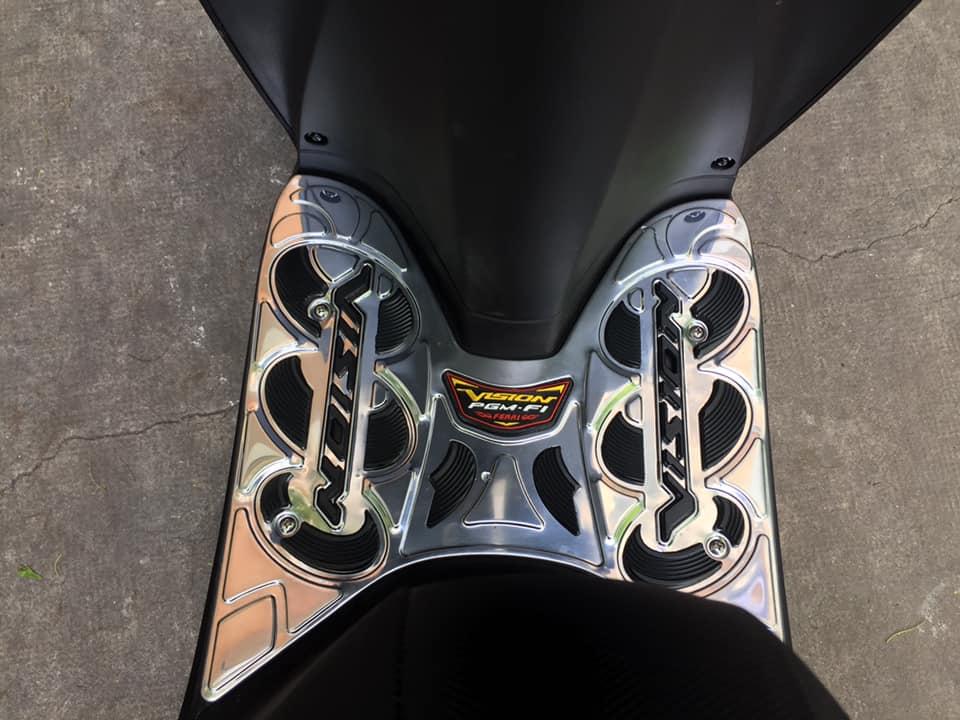 Thảm để chân inox cho xe HONDA VISION 2014-2020