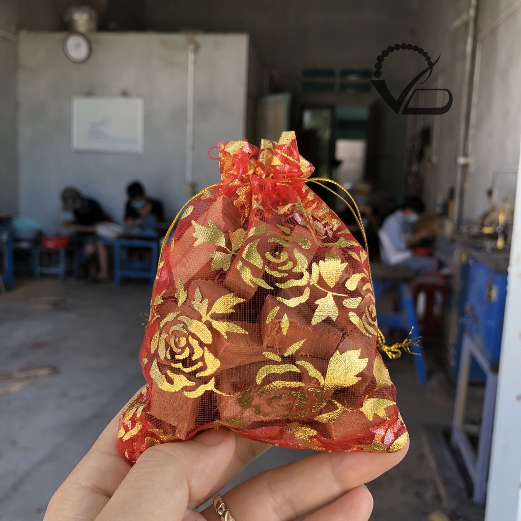 Vụn gỗ xá xị đỏ - túi thơm xá xị - vụn gỗ xá xị làm thơm phòng, khử mùi hôi xe ô tô - hàng chuẩn chất lượng cao cấp