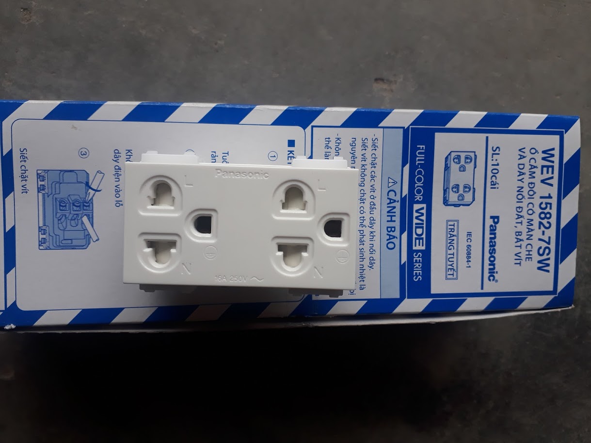 Ổ cắm đôi 3 chấu Panasonic WEV1582-7SW(hạt to,1 cái)
