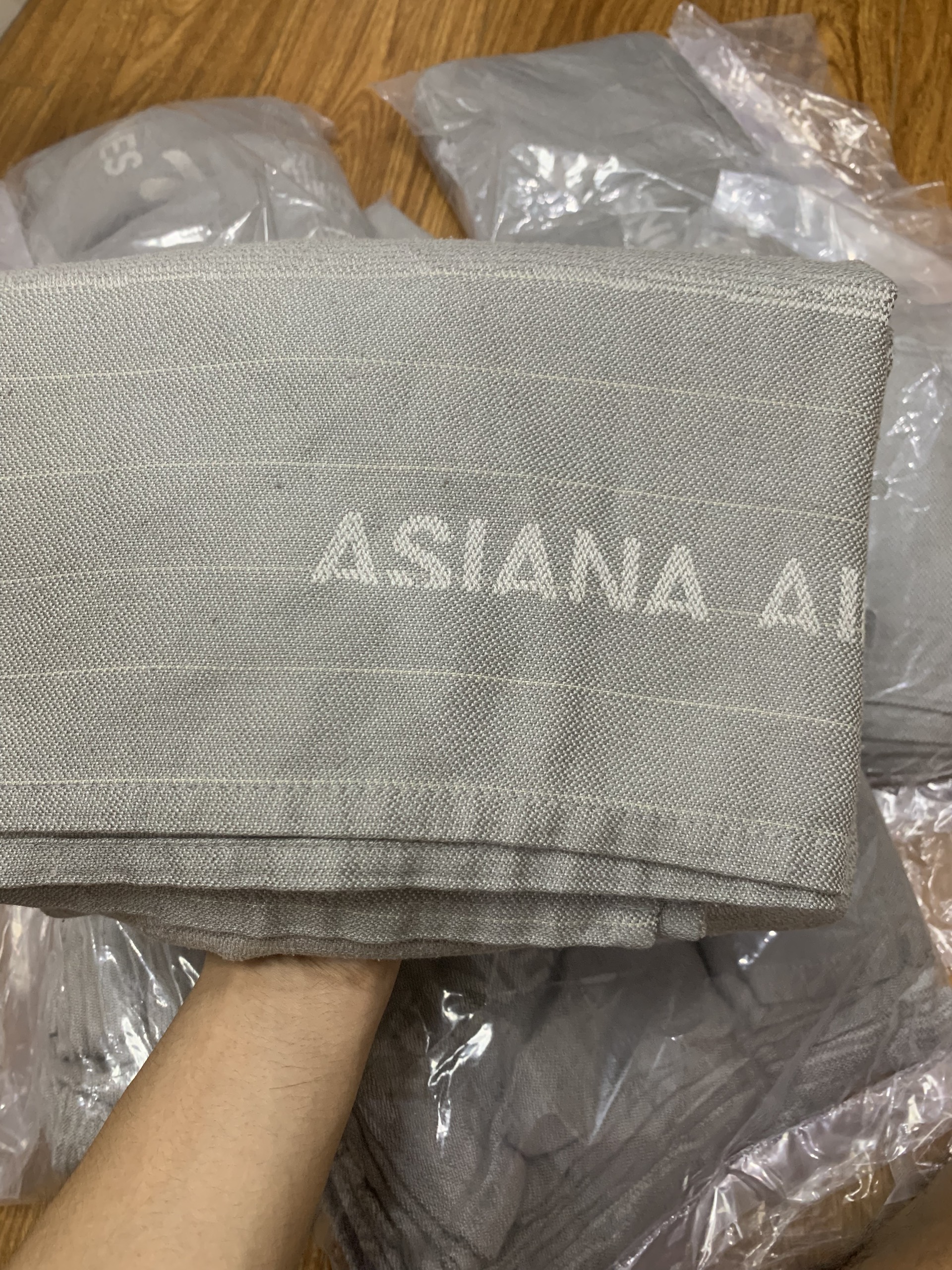 Chăn hàng không xám Asiana