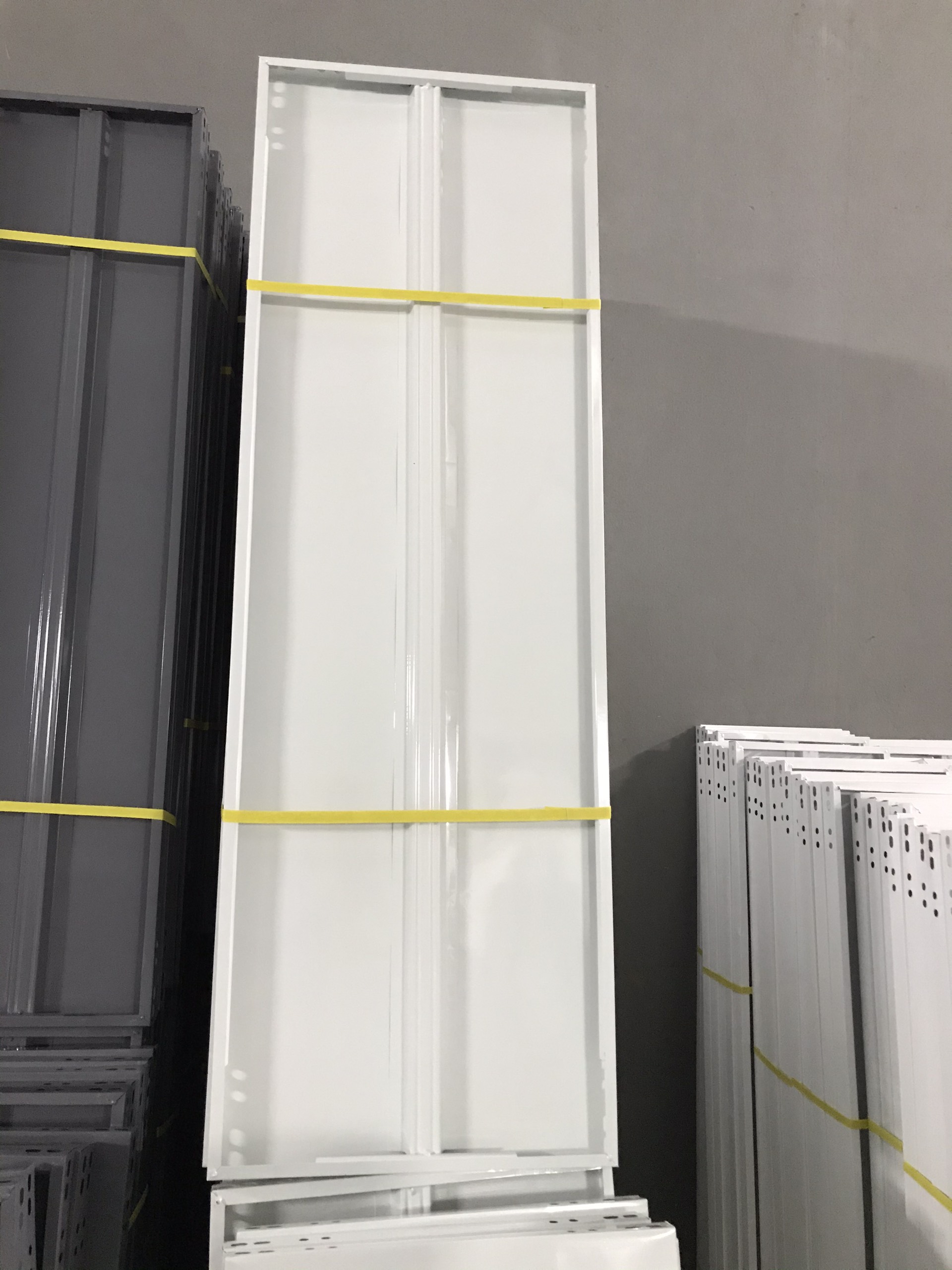 Mâm sàn lắp kệ sắt v lỗ đựng đồ đa năng: Dài 1m x rộng 30cm