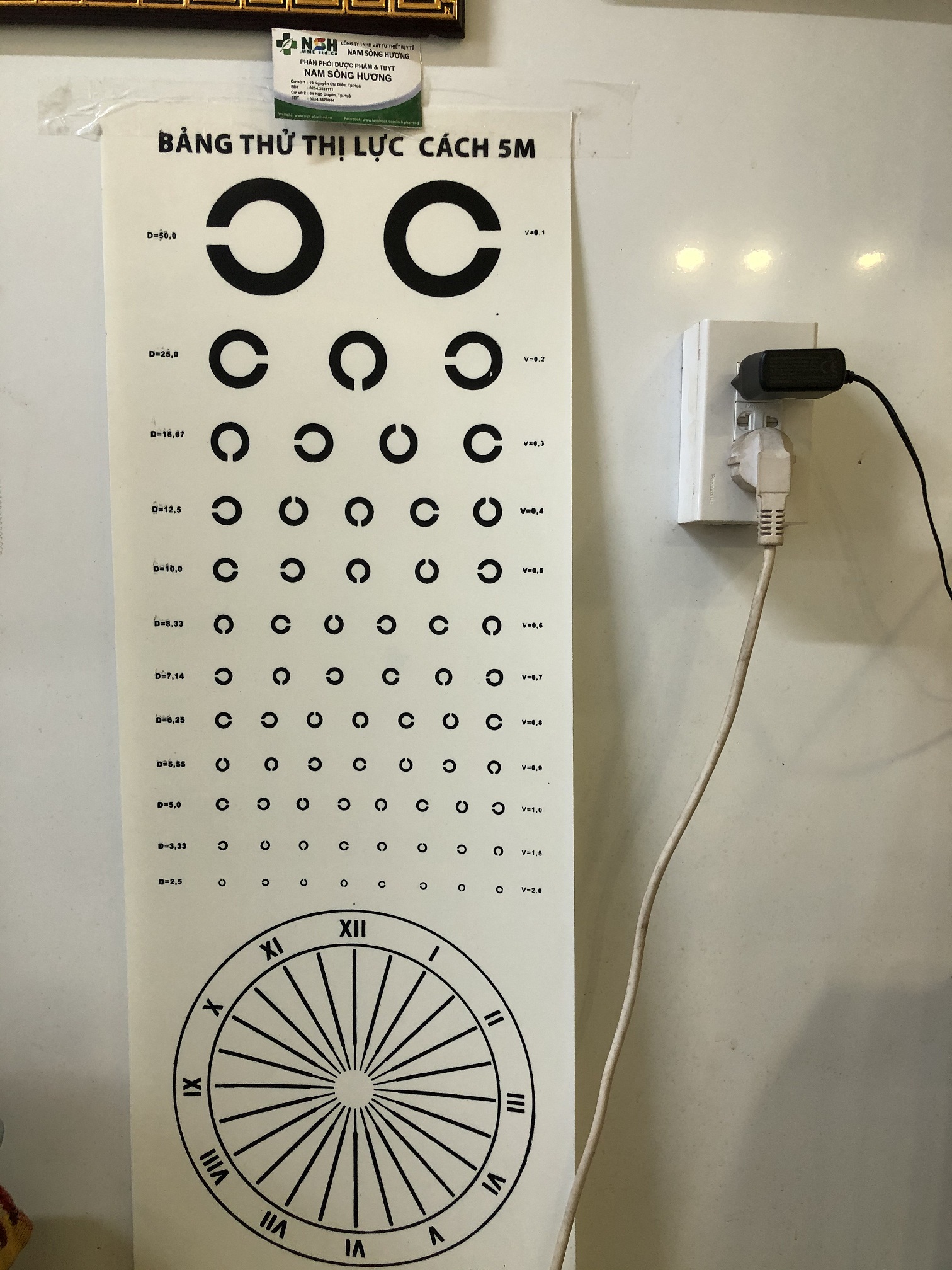 Bảng đo thị lực chữ C (vòng tròn hở), bảng kiểm tra thị lực mắt chữ C, bảng kiểm tra tật khúc xạ mắt chữ C  KIỂM TRA TẬT KHÚC XẠ THỊ LỰC MẮT CHỮ C BẰNG NHỰA MICA SIÊU BỀN