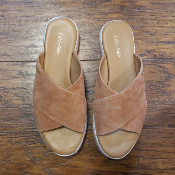 Sandal đế xuồng da lộn Calvin Klein Jupare Size 7MMỹ