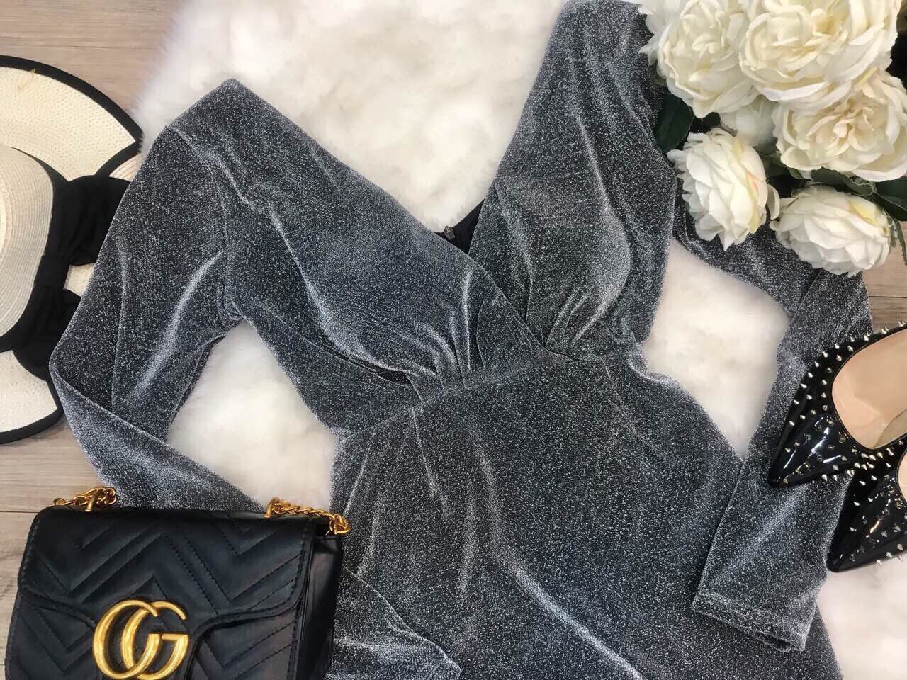 Đầm body thun nhũ kim sa cổ v