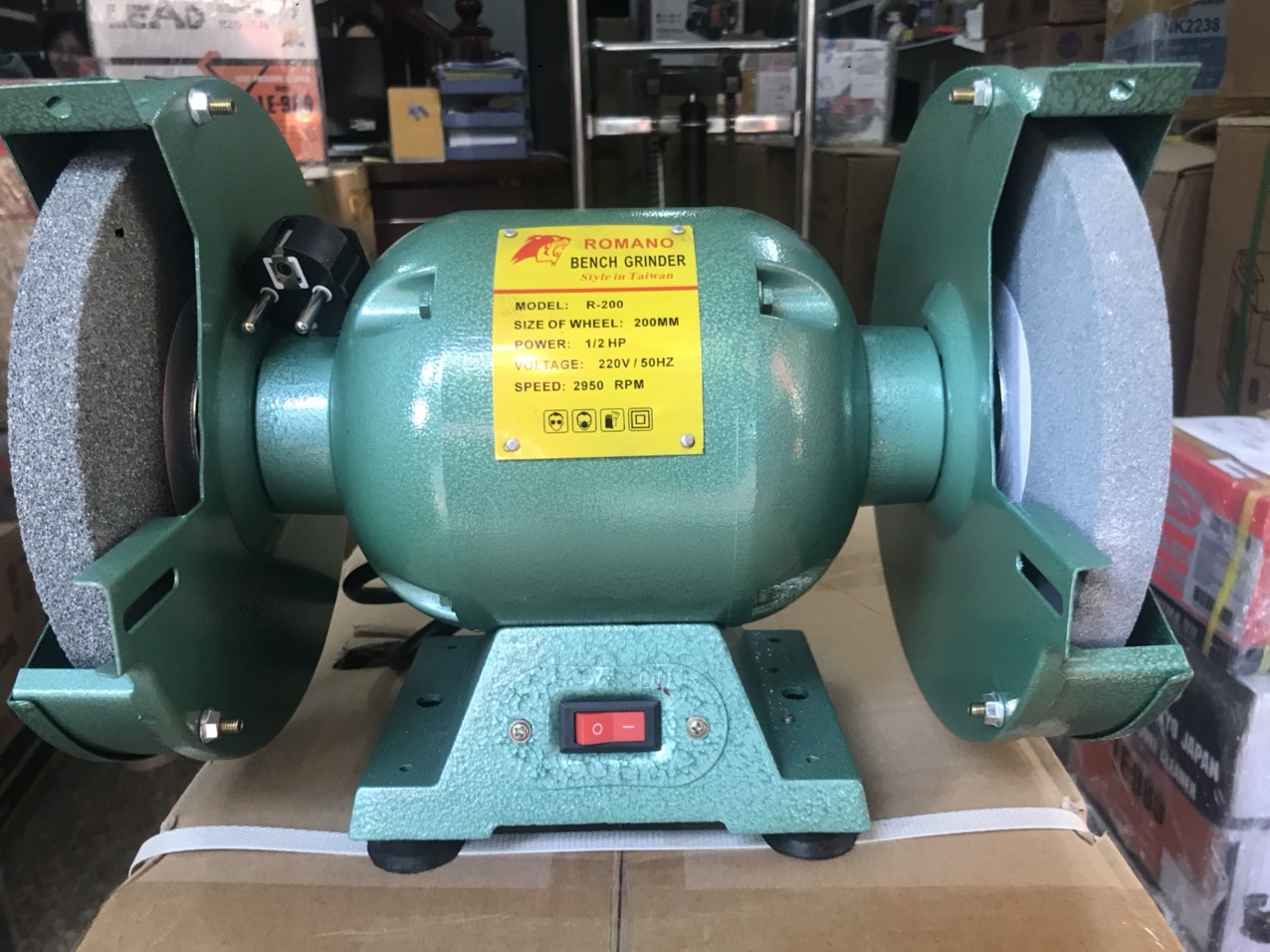 Máy mài hai đá romano r200 375w