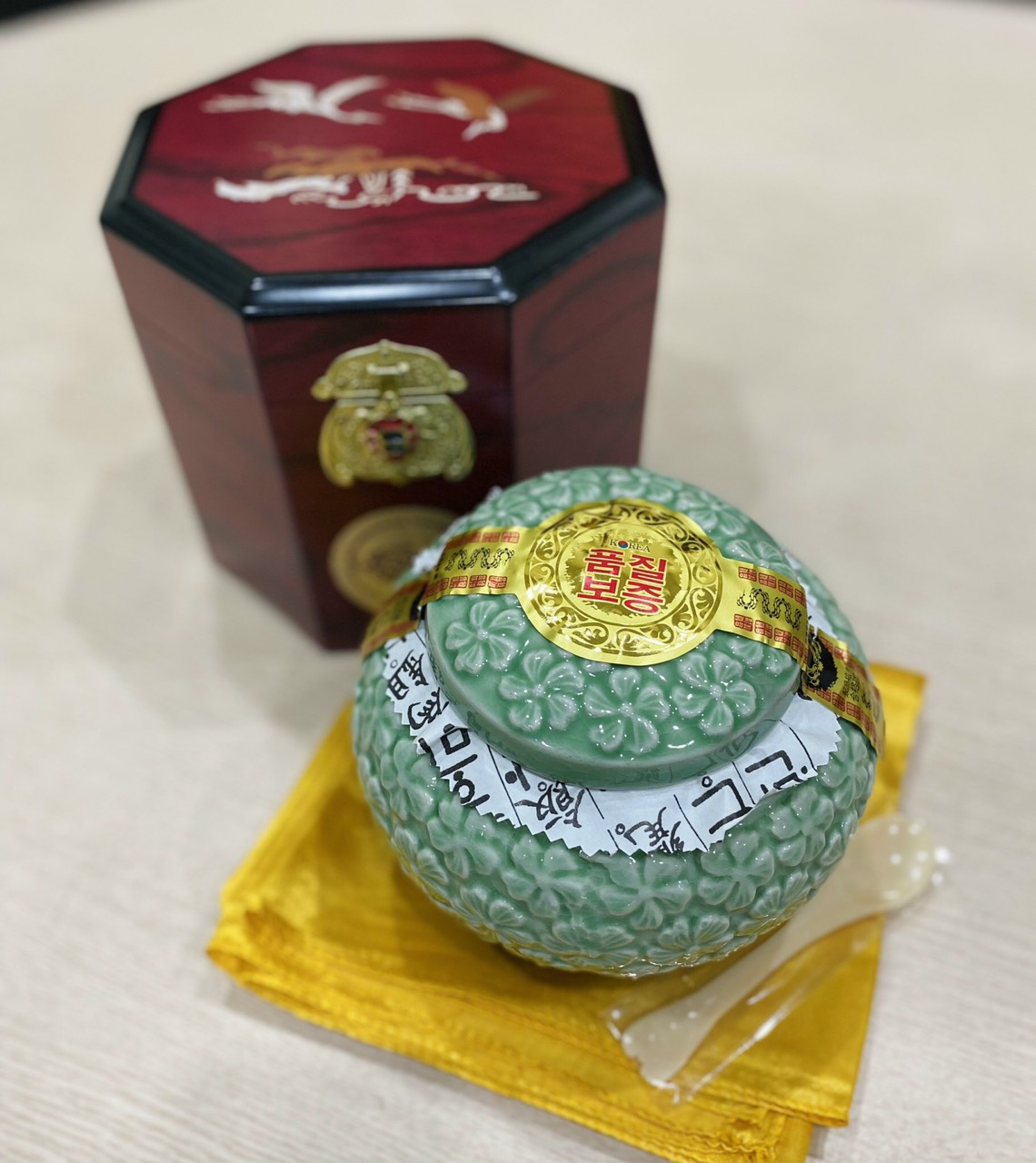 Cao hồng sâm hoàng hậu hàn quốc hũ sứ 1kg