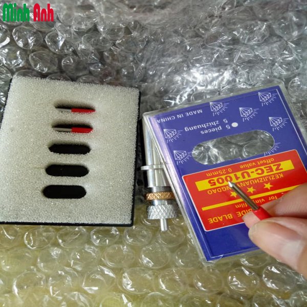 2 Lưỡi dao máy cắt chữ đề can có khấc