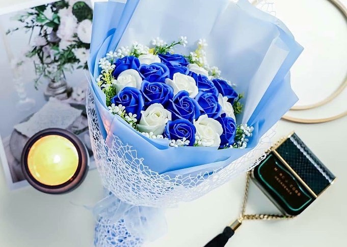 Hoa sáp thơm vĩnh cửu siêu xinh-trắng phối xanh như hình