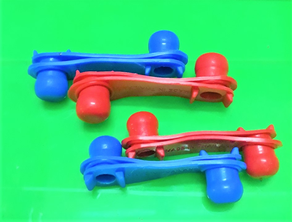 BỊT CHỐT CỰA GÀ TRE NÒI SILICON (1 BỘ 2 CON GÀ) - ĐỒNG GIÁ