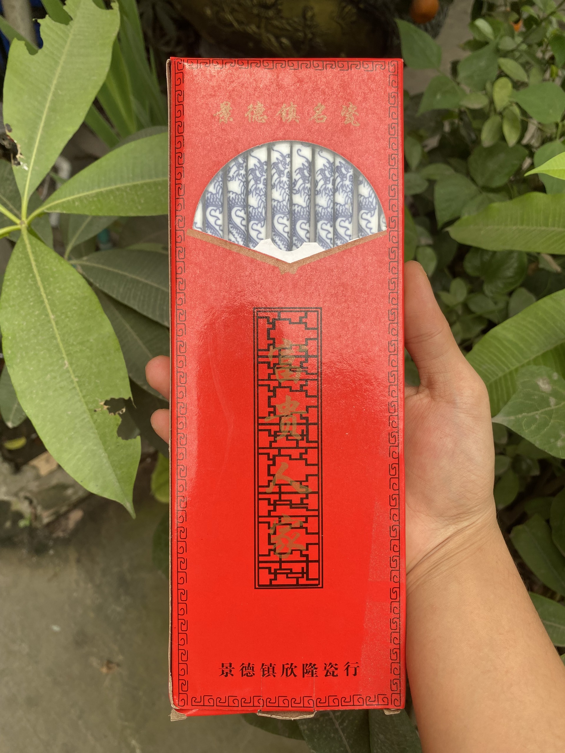 Đũa sứ đề ban thờ