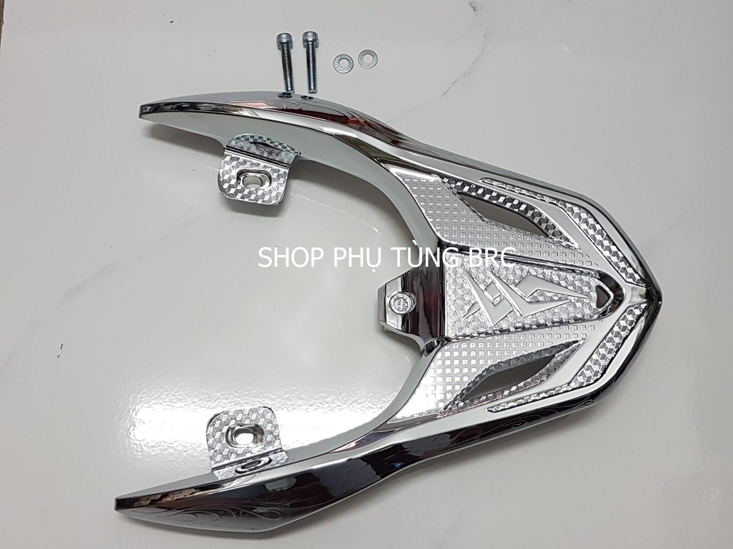 Ốp cảng mạ Crom lắp cho tất cả các phiên bản xe VISION 2021 trở lên