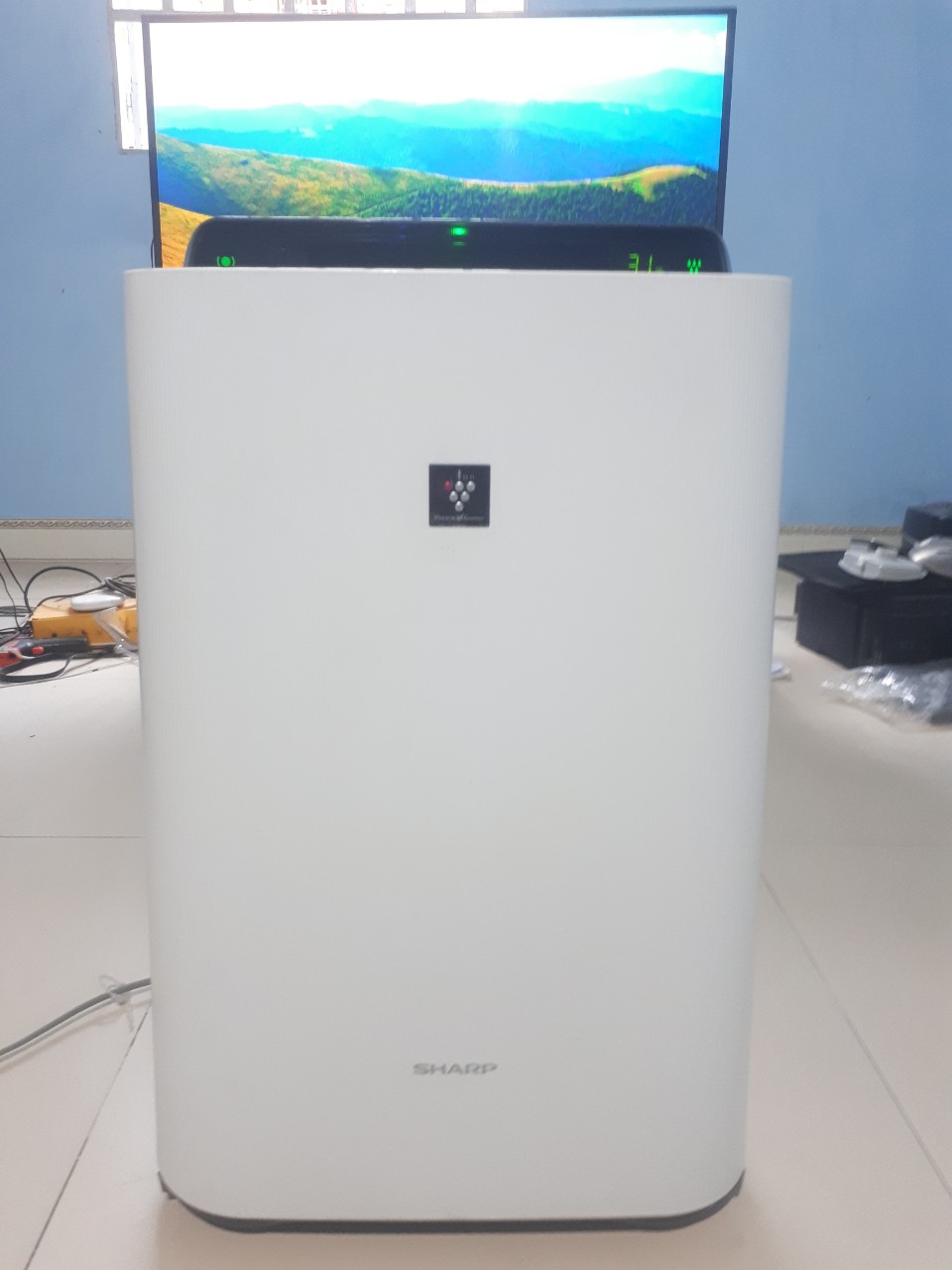 Máy lọc không khí tạo ẩm sharp kc-d50 -w vip inverter 54w siêu khỏe nội địa nhật, đã qua sử dụng mới 97%, chuyển điện 220v,màng lọc zin- màng lọc thay mới,lọc bụi,tạo ẩm,tạo ion diệt khuẩn,khử mùi. có bán màng lọc mới trong gian hàng