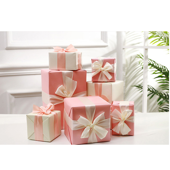 [HCM]Quà tặng ngẫu nhiên shop cám ơn bạn  đã quan tâm đến shop