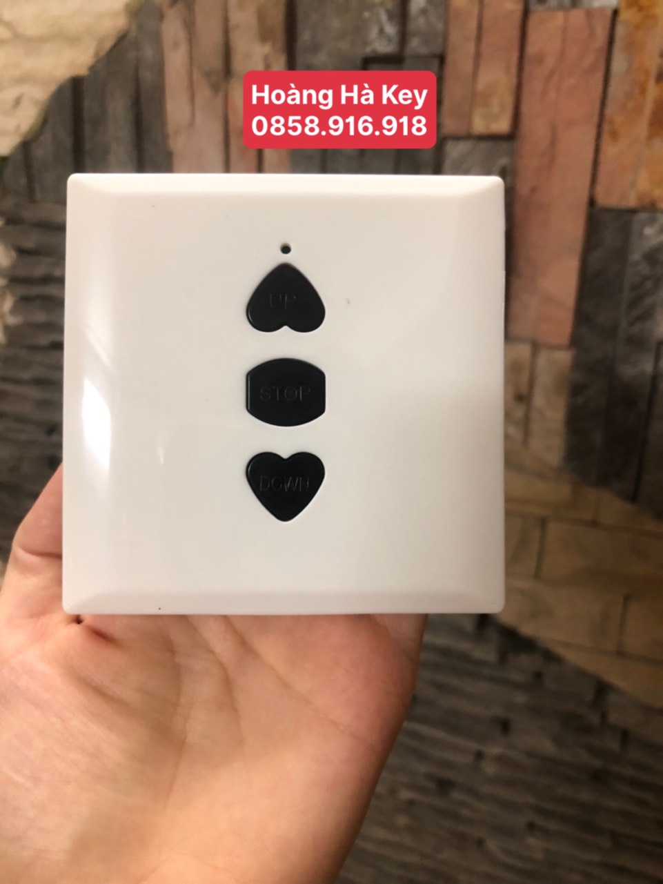 Điều khiển cửa cuốn dán tường không dây tần số 433 mhz