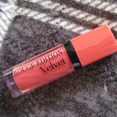 Son Bourjois màu 04 sở hữu màu cam đào tươi tắn