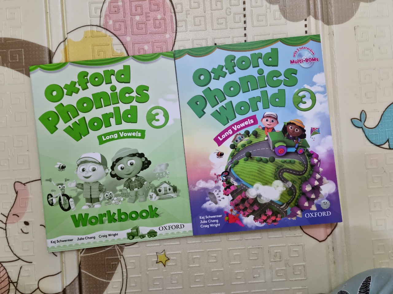 Bộ Oxford Phonics world 3 khổ to A4 [ bộ 2 cuốn + tặng kèm file nghe Mp3]