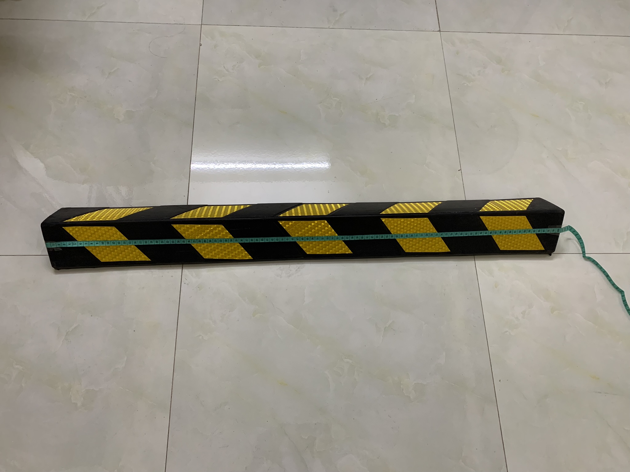 Ốp cột cao su chữ V - Giảm chấn