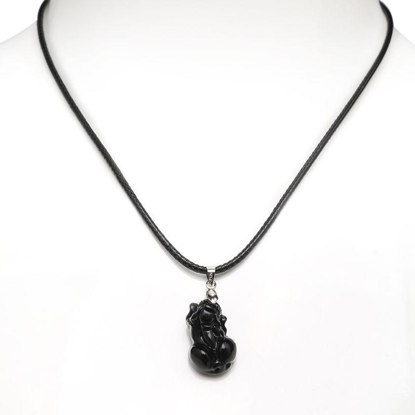 Tỳ hưu mông cong, chiêu tài lộc, thạch anh lưu ly, màu đen 2,2 x 1,5 x 1 cm kèm dây đeo