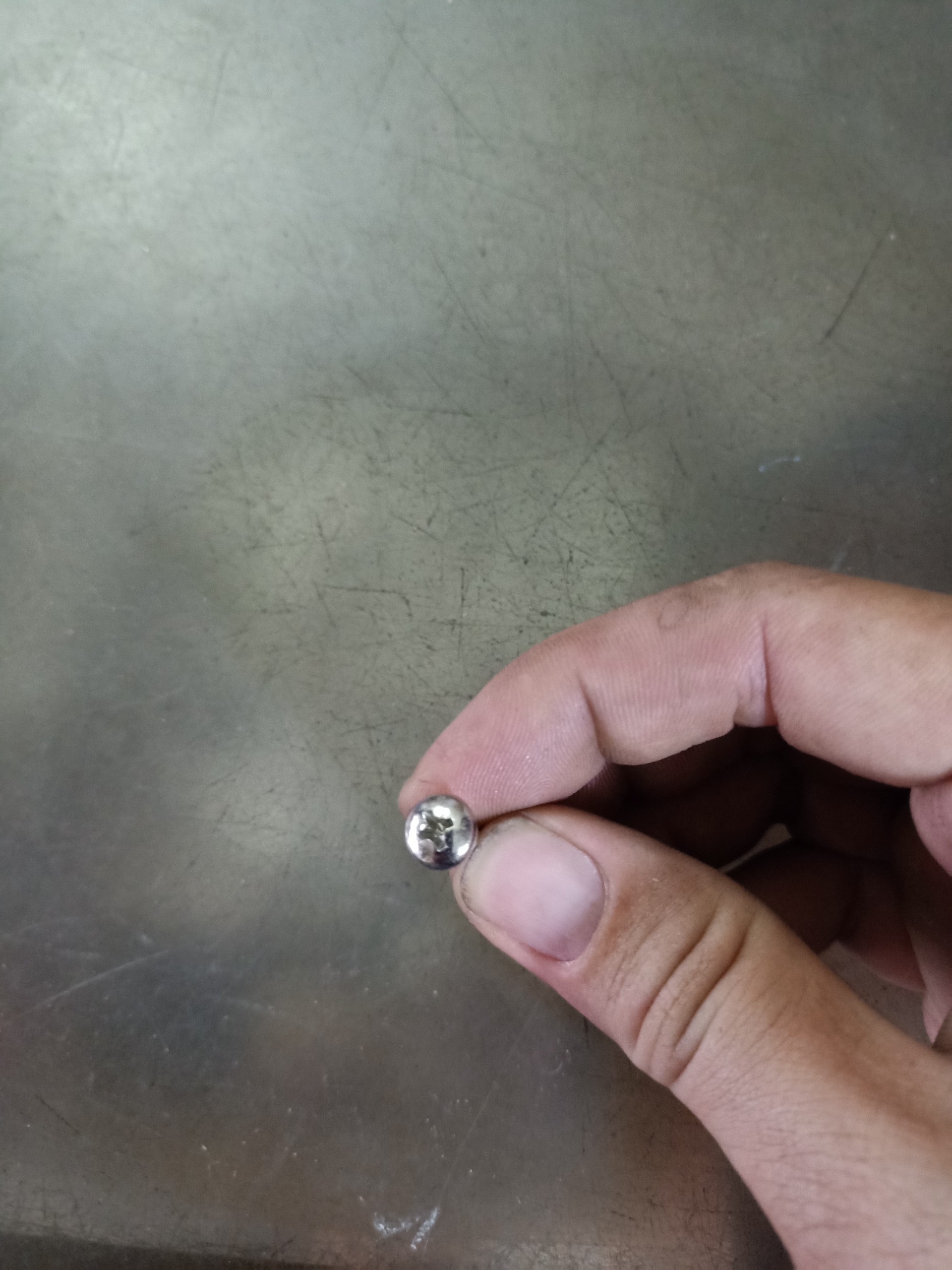 Vít thái inox đầu tròn 5l x 20mm