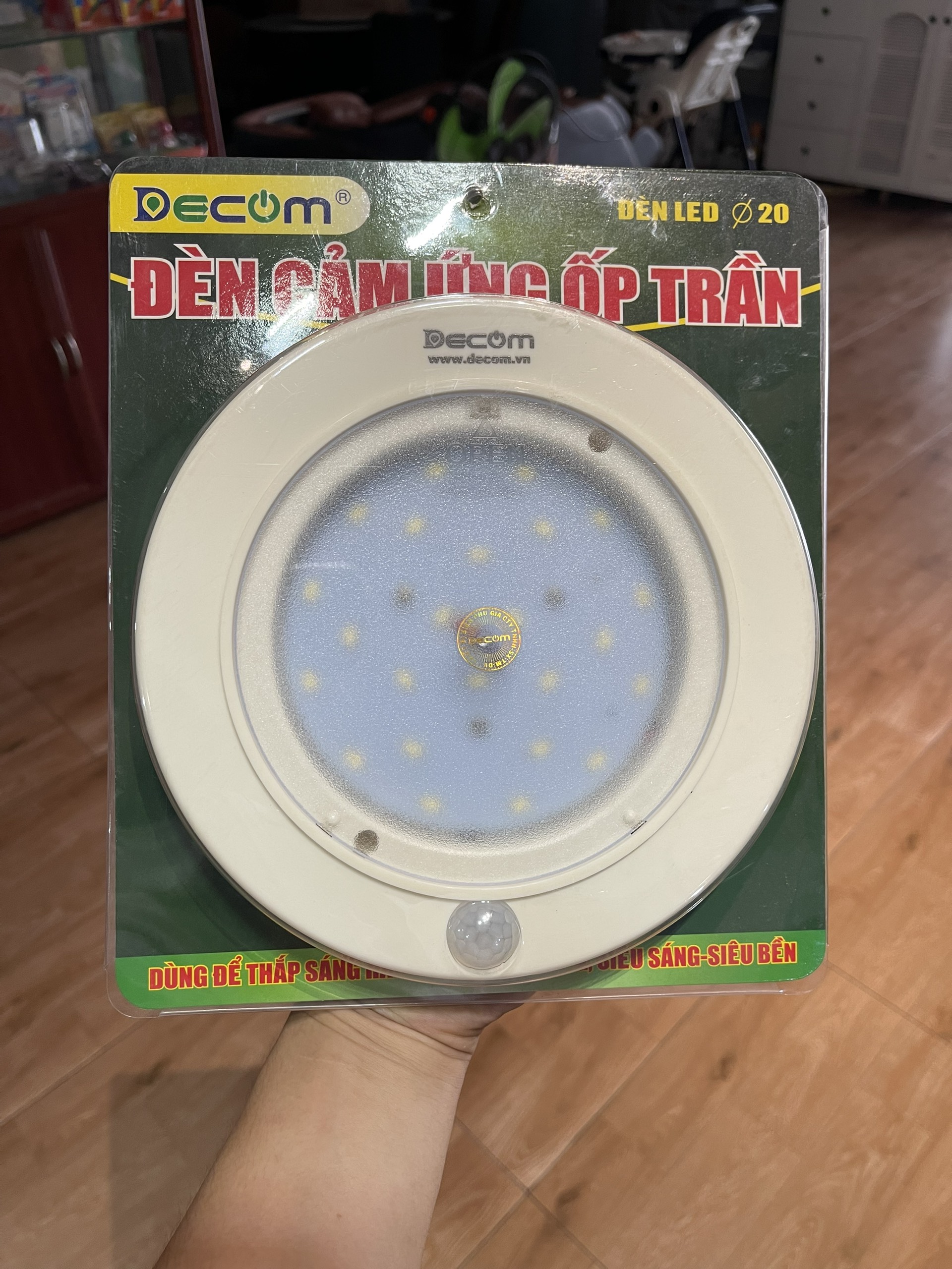 Đèn cảm ứng hồng ngoại phát hiện người led mâm, bóng led tròn trần cảm ứng 12W có mắt thần chống trộm gắn trần