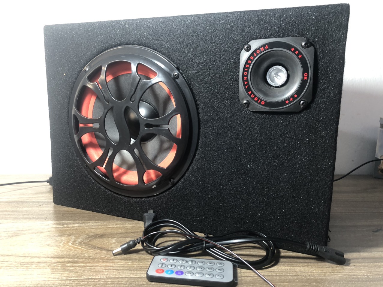Loa crown 8 vuông có bluetooth, nguồn 12,24v và 220v, max 160w