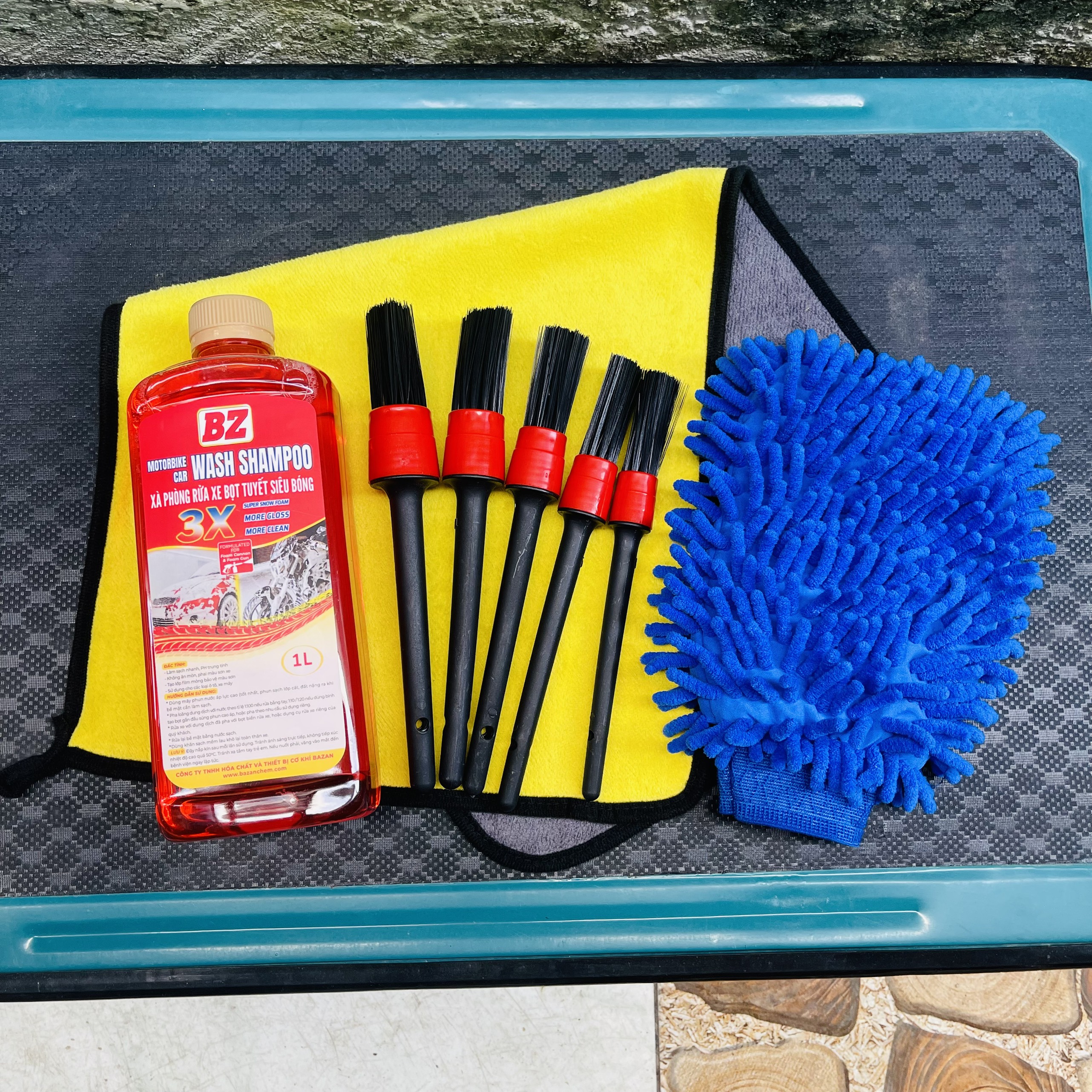 Combo 4 món xà bông rửa xe bz + dụng cụ rửa xe tại nhà