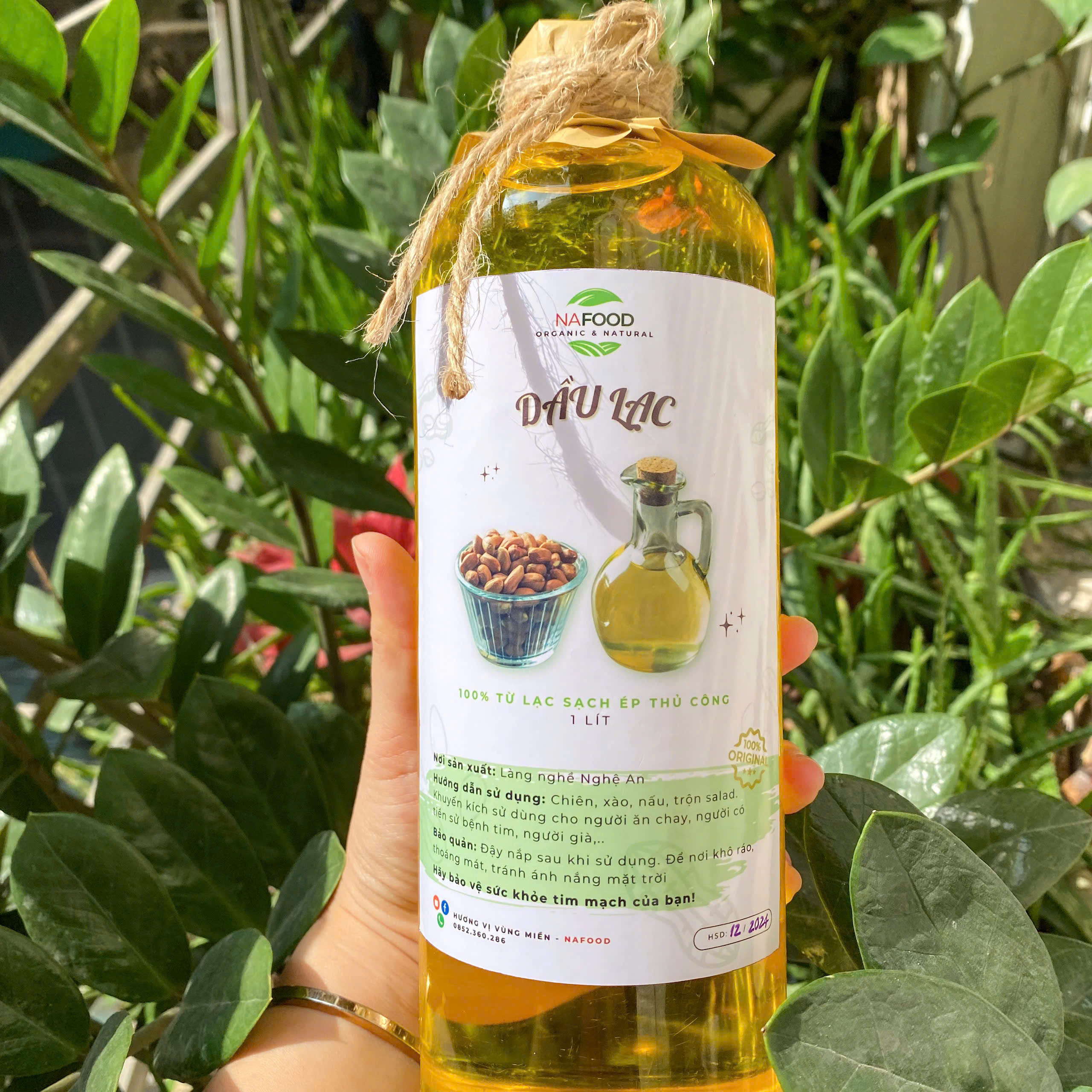 Dầu Lạc Nguyên Chất 100%, Dầu Lạc Ép Lạnh, Dầu đậu phộng Ép Lạnh thủ công thơm béo sánh mịn 1 Lít nhà làm NGỌT LÀNH