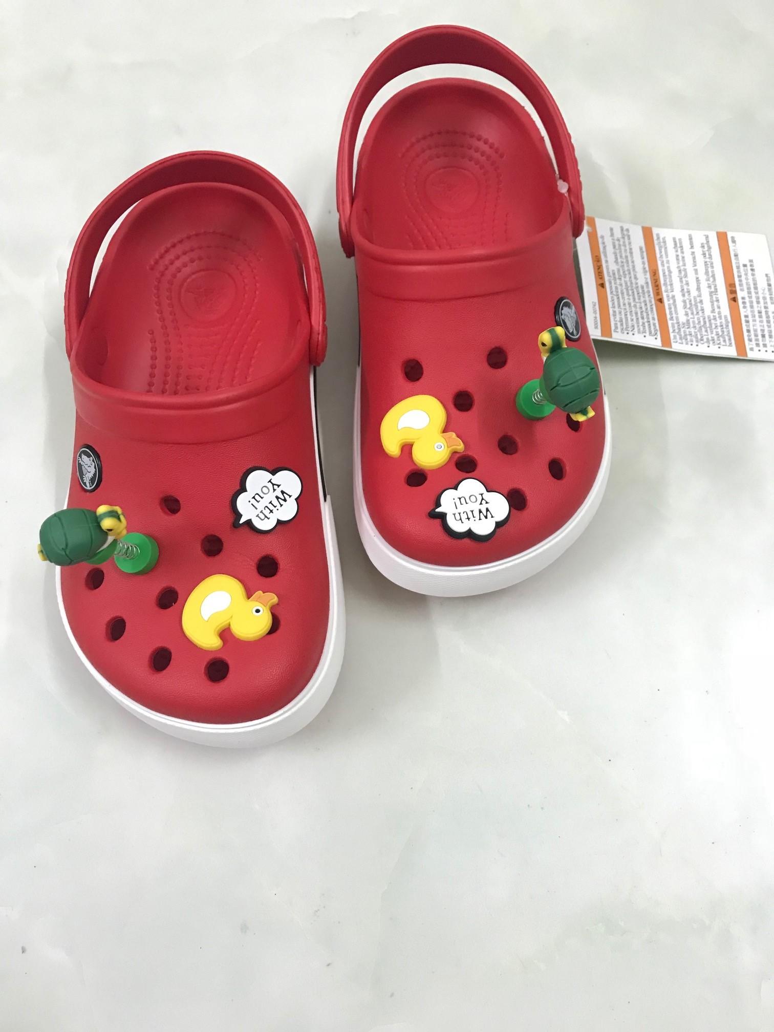 Sục nhựa Crocs cho bé- Tặng 2 hình gắn