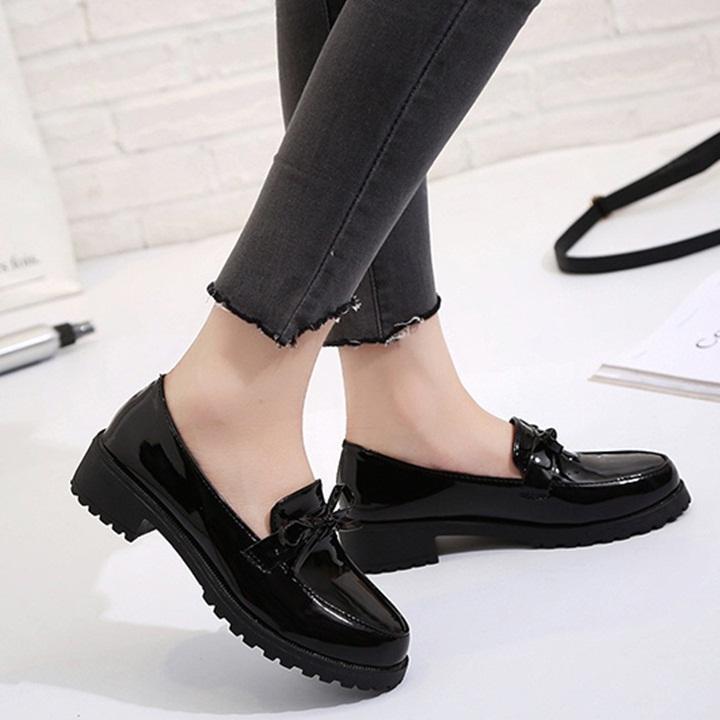 Giày lười nữ da bóng đính nơ đế vuông
